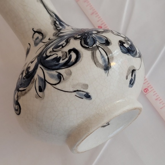 Handpainted Portugal vase blue white floral crackle underglaze 6.5" - Picture 4 of 8